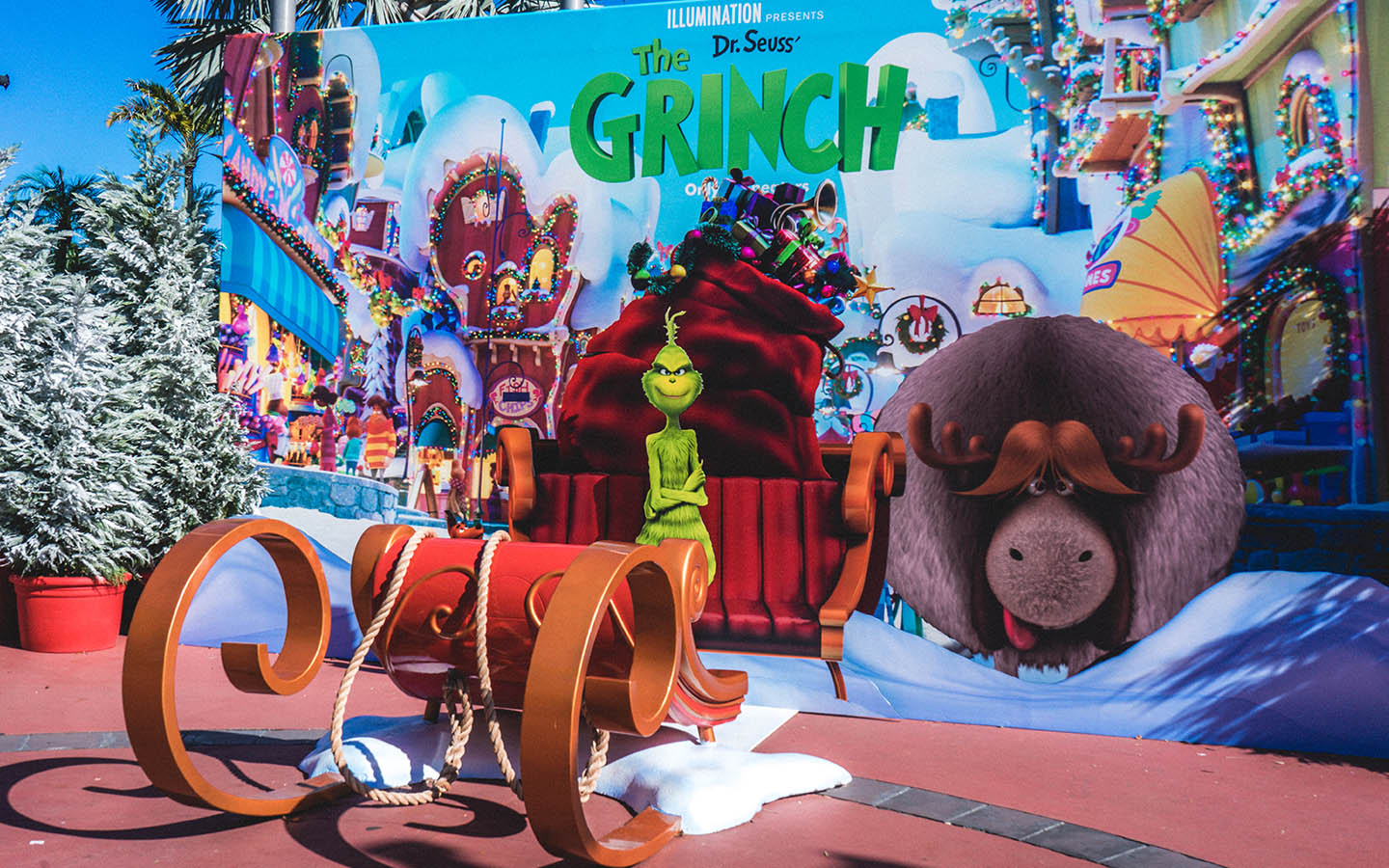 The Grinch Photo Op in Universal Studios Florida